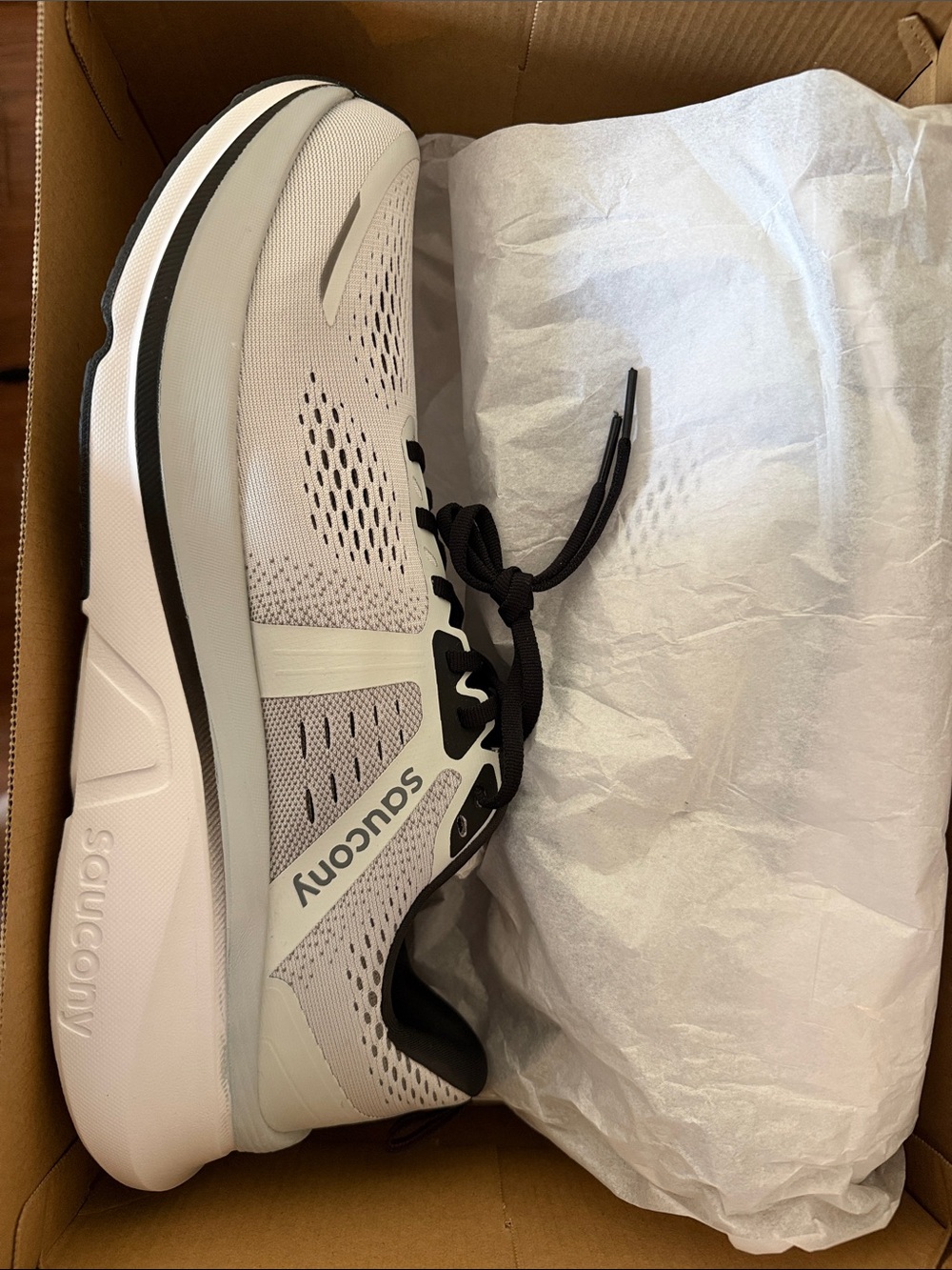 Saucony Men's White and Black Runshield Trainer